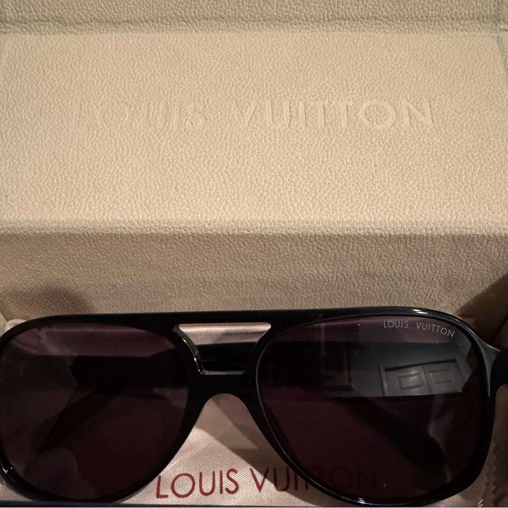 New in box - LV aviators - Picture 8 of 8